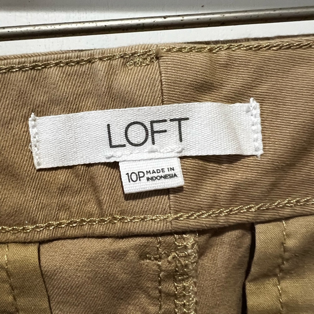 🛍️ LOFT Khaki Trousers